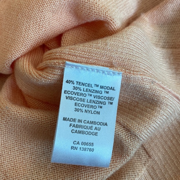 RW & Co. ladies oversized mock turtleneck sweater in size medium. - Picture 7 of 9